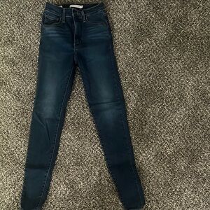 Dark Blue Levi Mile High Skinny Jeans. Size 25